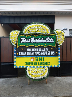 Papan Bunga Duka di Bagus Kuning