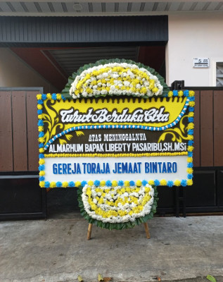 Papan Bunga Duka di Bagus Kuning